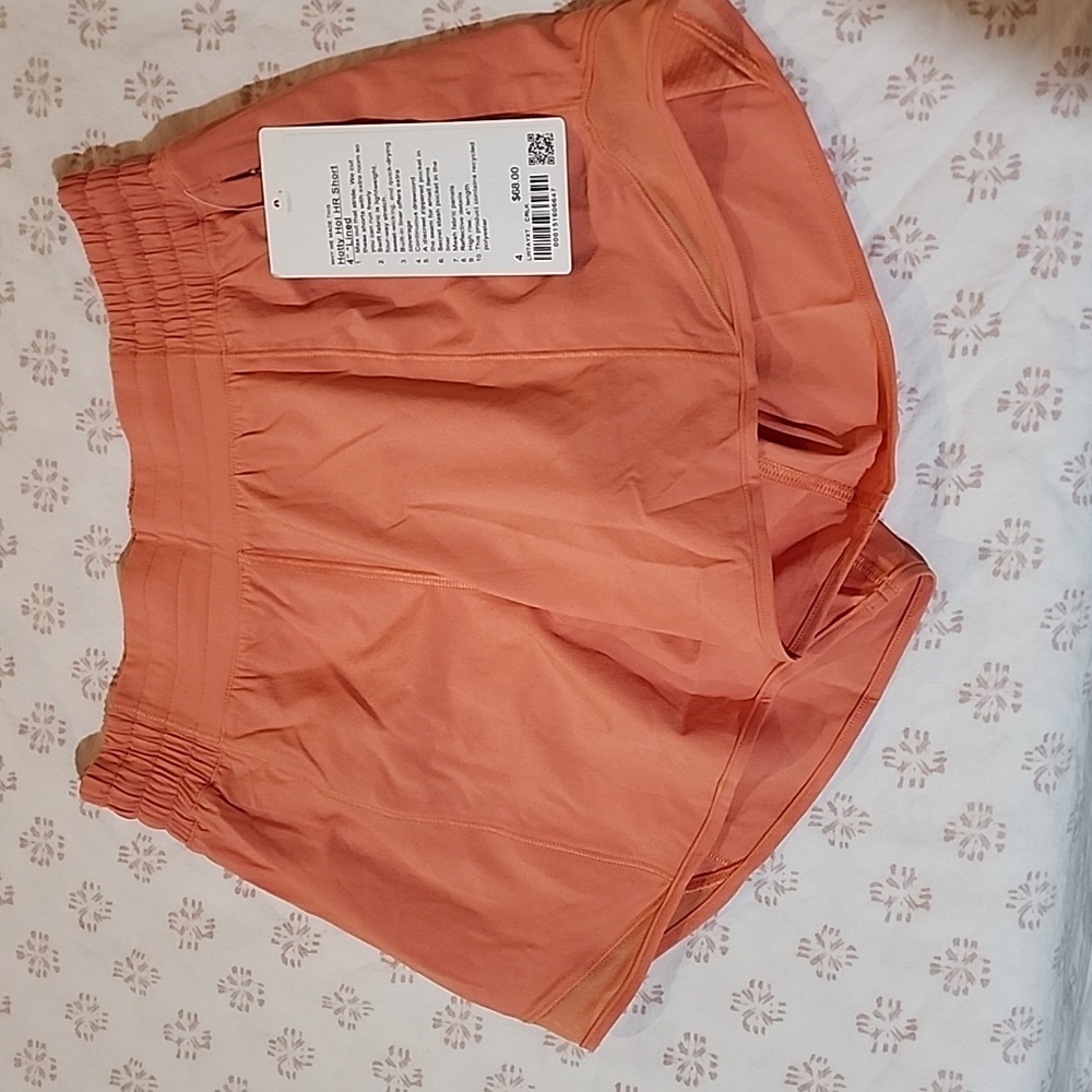 Lululemon Hotty Hot HR Short 4" Lined Size 4 NWT